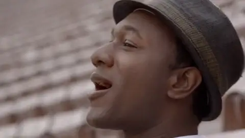 Assista ao clipe de "The World Is Ours", dueto de Aloe Blacc e David Correy para a Copa do Mundo